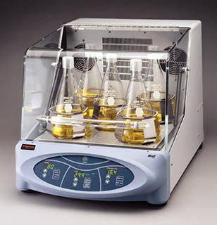 Lab-Line* MaxQ* 4000 Incubated & Refrigerated Benchtop Shakers from Thermo Fisher Scientific